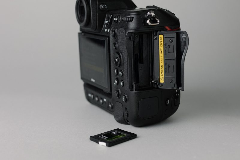 Die zwei CFExpress-Speicherkartenslots der Nikon Z9 - Testbericht